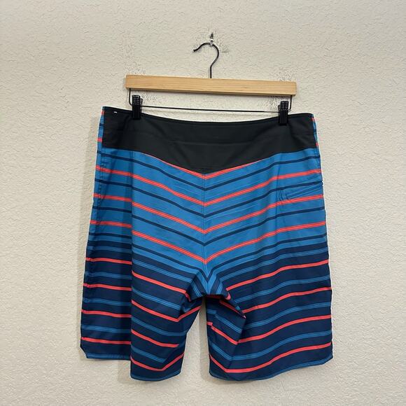 PATAGONIA Wavefarer Shorts Blue Striped Swim Surfing Boardshorts - Picture 2 of 9